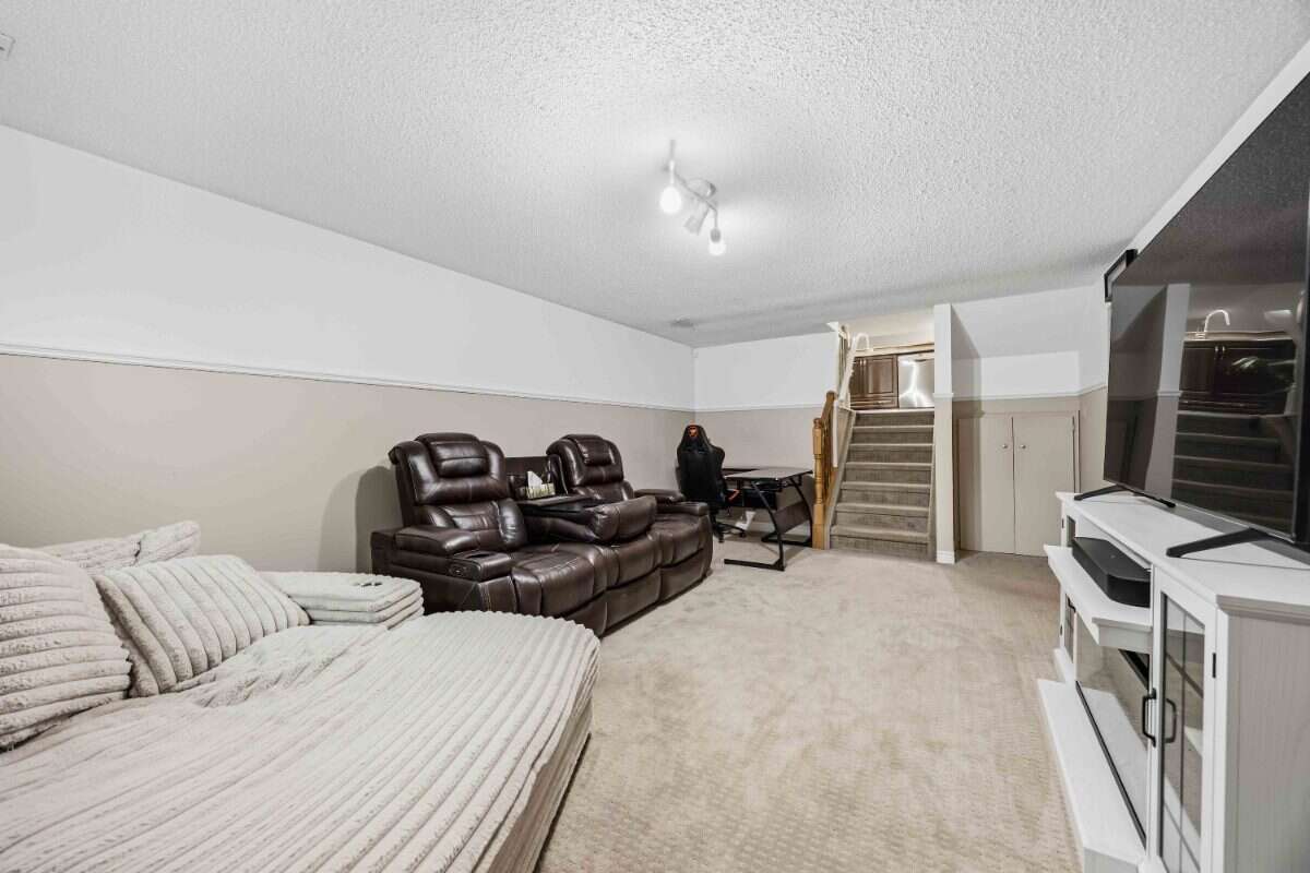 Move-In Ready 3-Bed Backsplit in Sherwood Village