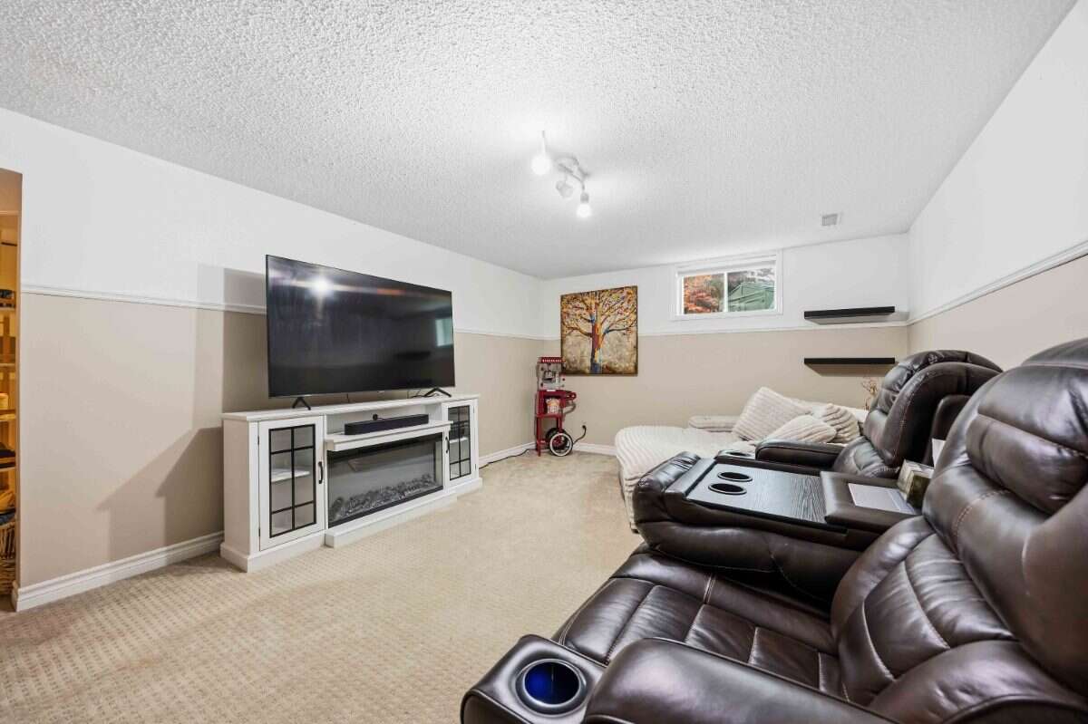 Move-In Ready 3-Bed Backsplit in Sherwood Village