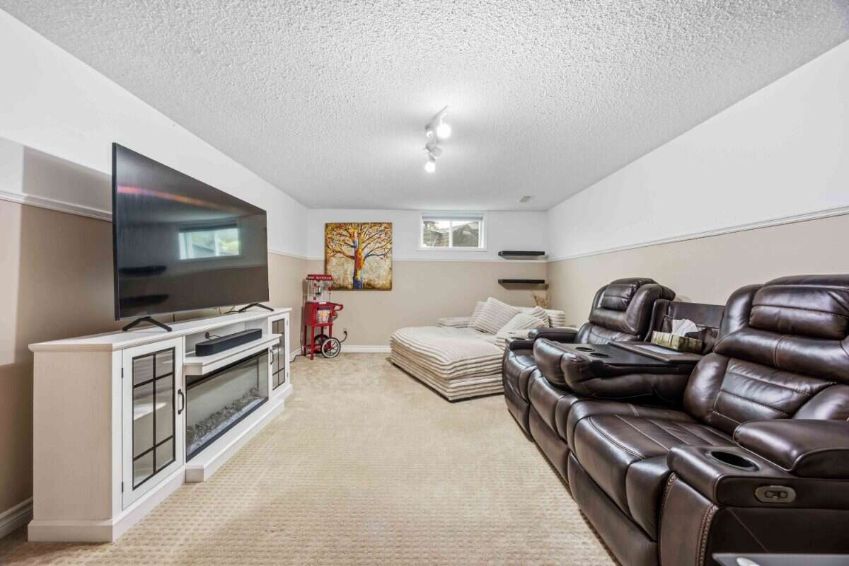 Move-In Ready 3-Bed Backsplit in Sherwood Village