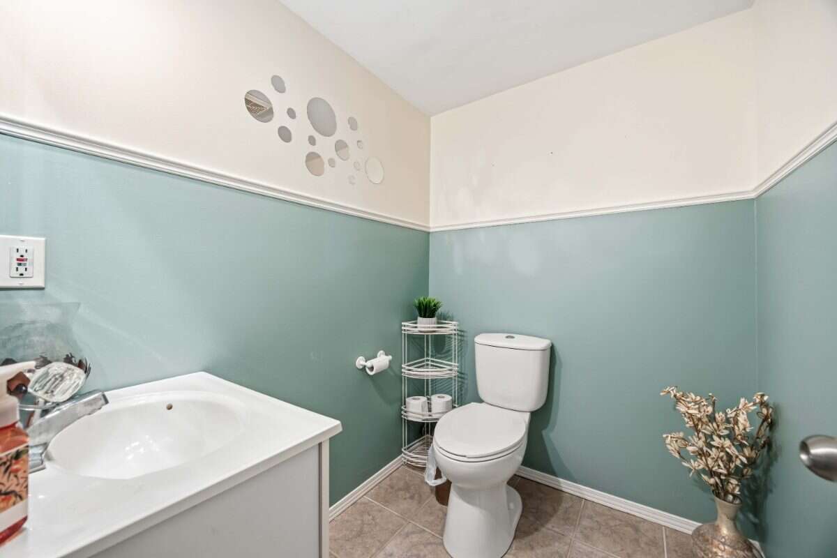 Move-In Ready 3-Bed Backsplit in Sherwood Village
