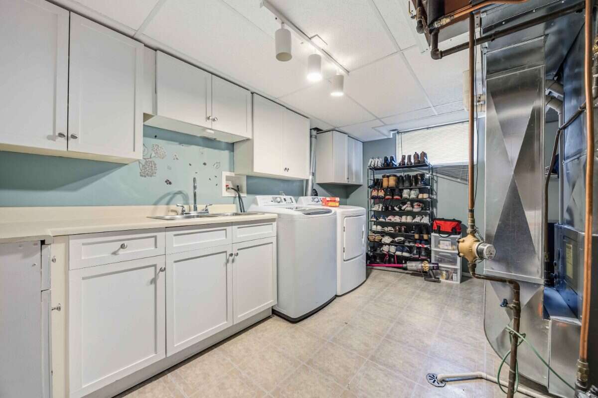 Move-In Ready 3-Bed Backsplit in Sherwood Village