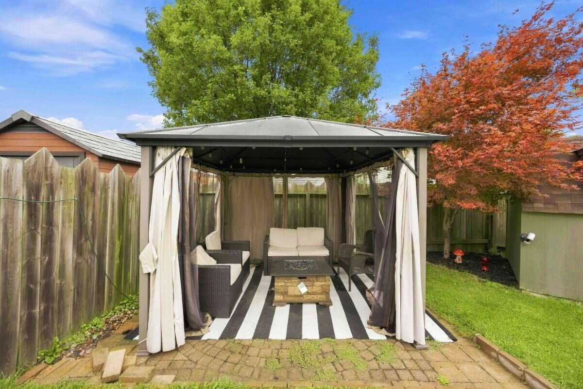 Move-In Ready 3-Bed Backsplit in Sherwood Village