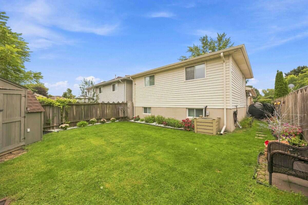 Move-In Ready 3-Bed Backsplit in Sherwood Village