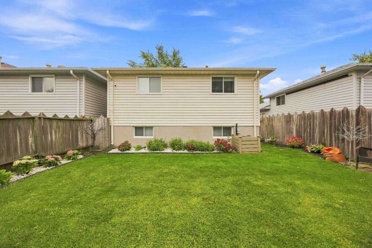 Move-In Ready 3-Bed Backsplit in Sherwood Village