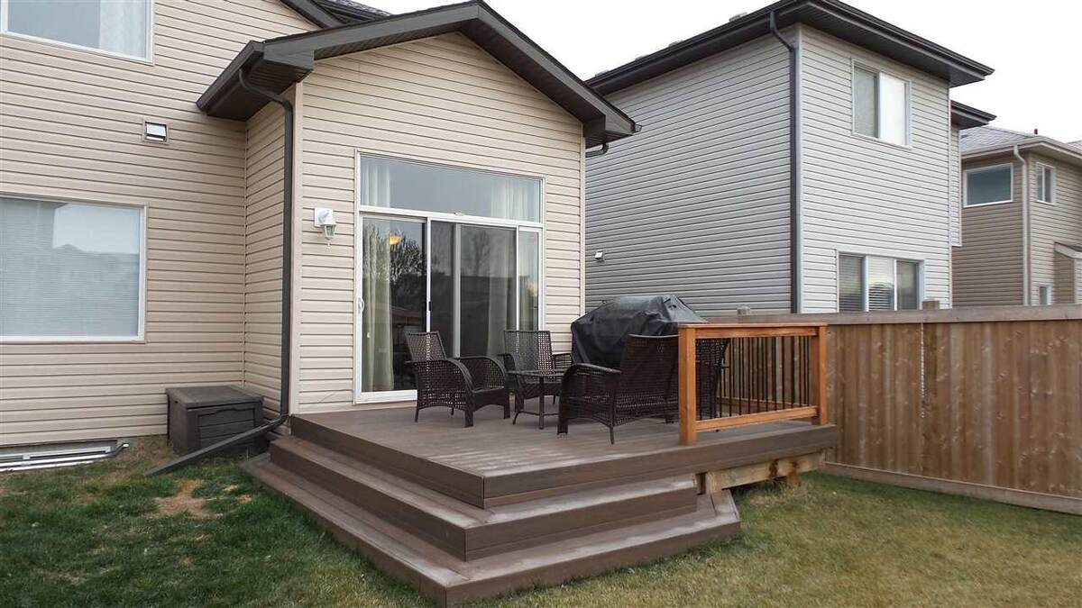 House / Detached House For Sale in Spruce Grove, AB - 3+1 bed, 3.5 bath