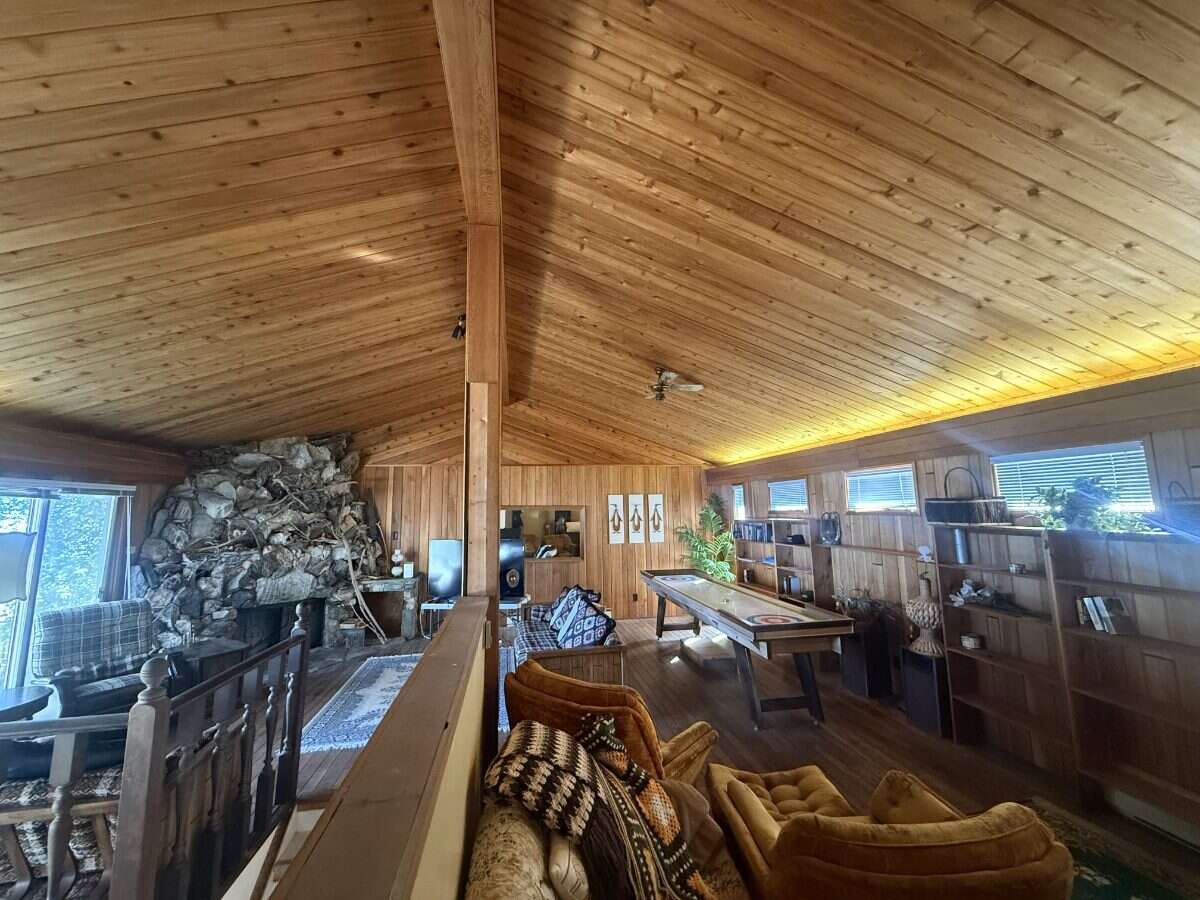 Shuswap Lakefront — 102.45' Sandy Beach Frontage
