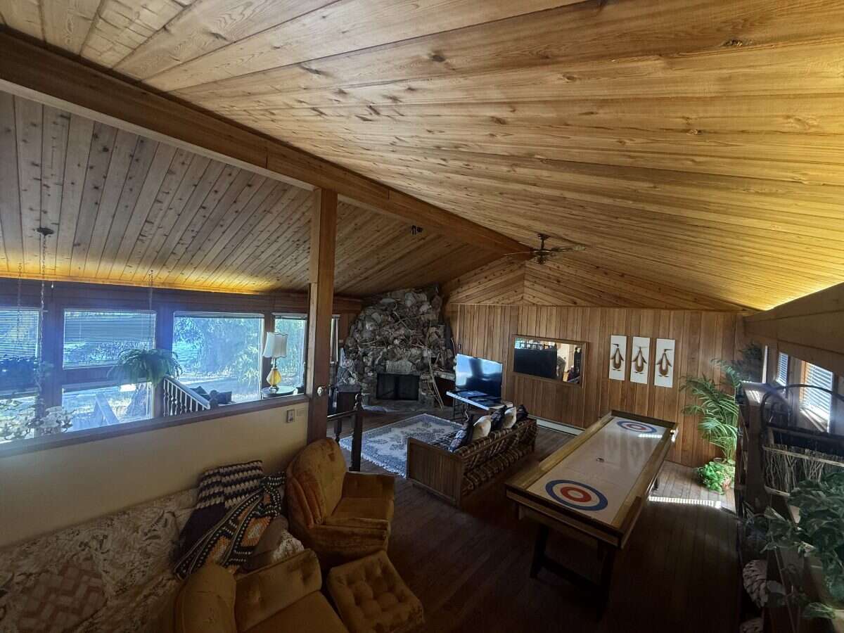 Shuswap Lakefront — 102.45' Sandy Beach Frontage