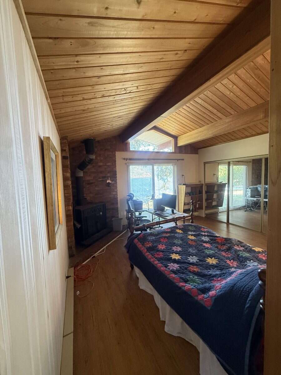 Shuswap Lakefront — 102.45' Sandy Beach Frontage