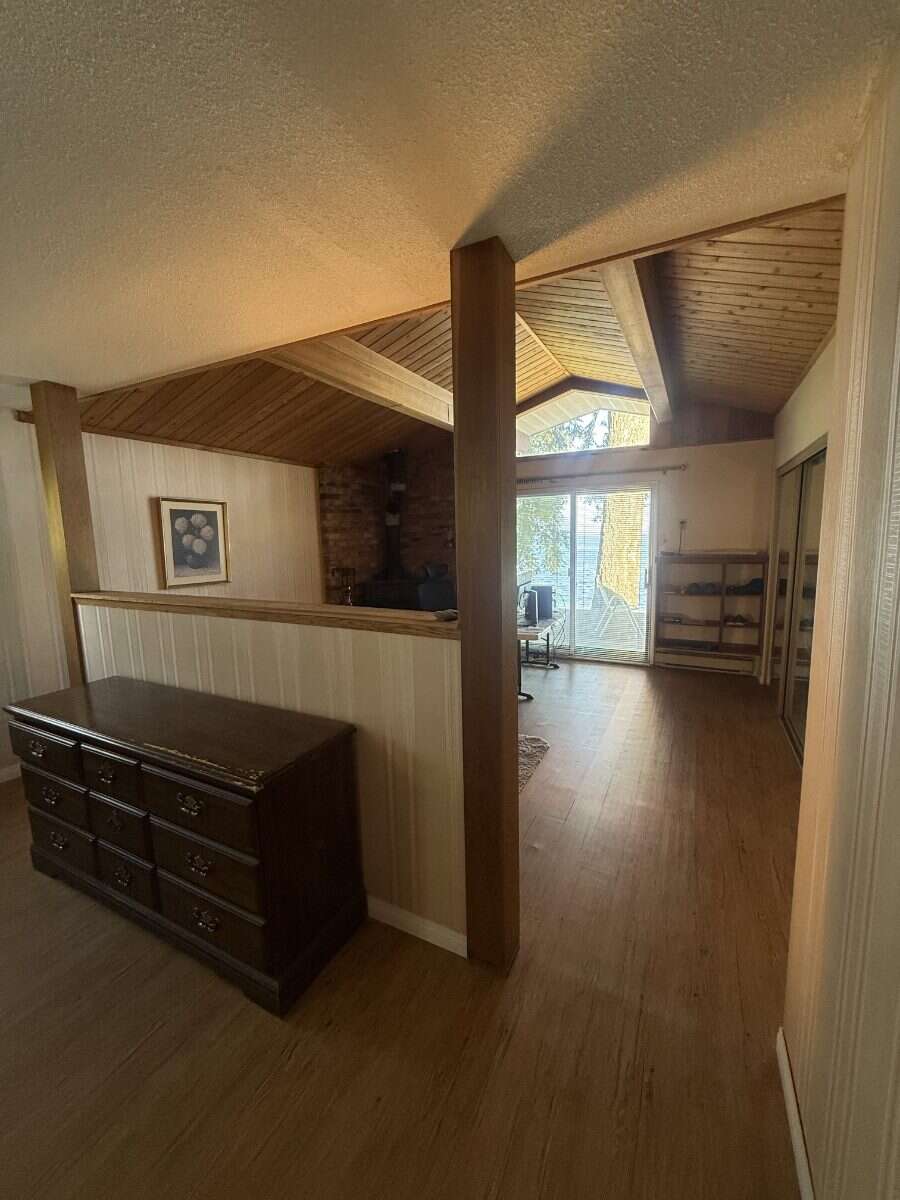 Shuswap Lakefront — 102.45' Sandy Beach Frontage