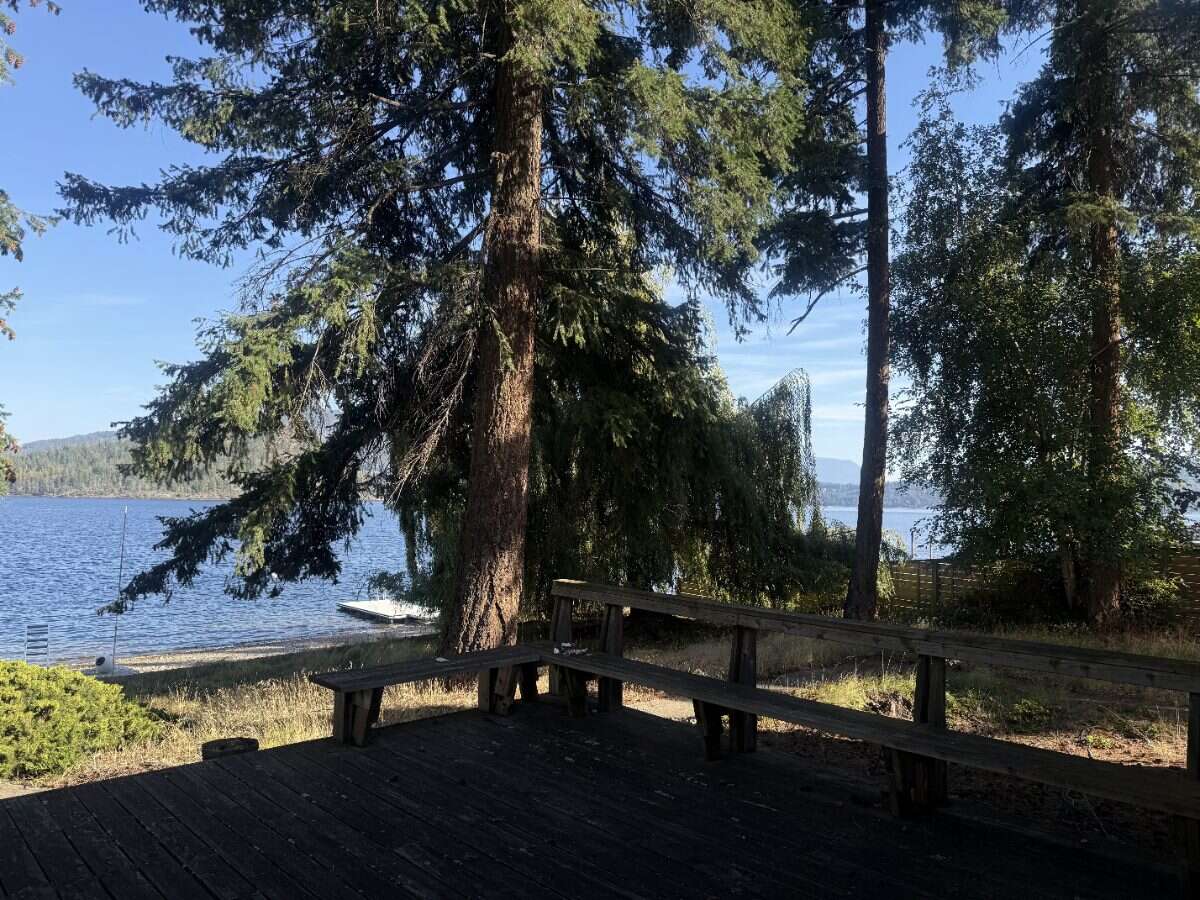 Shuswap Lakefront — 102.45' Sandy Beach Frontage