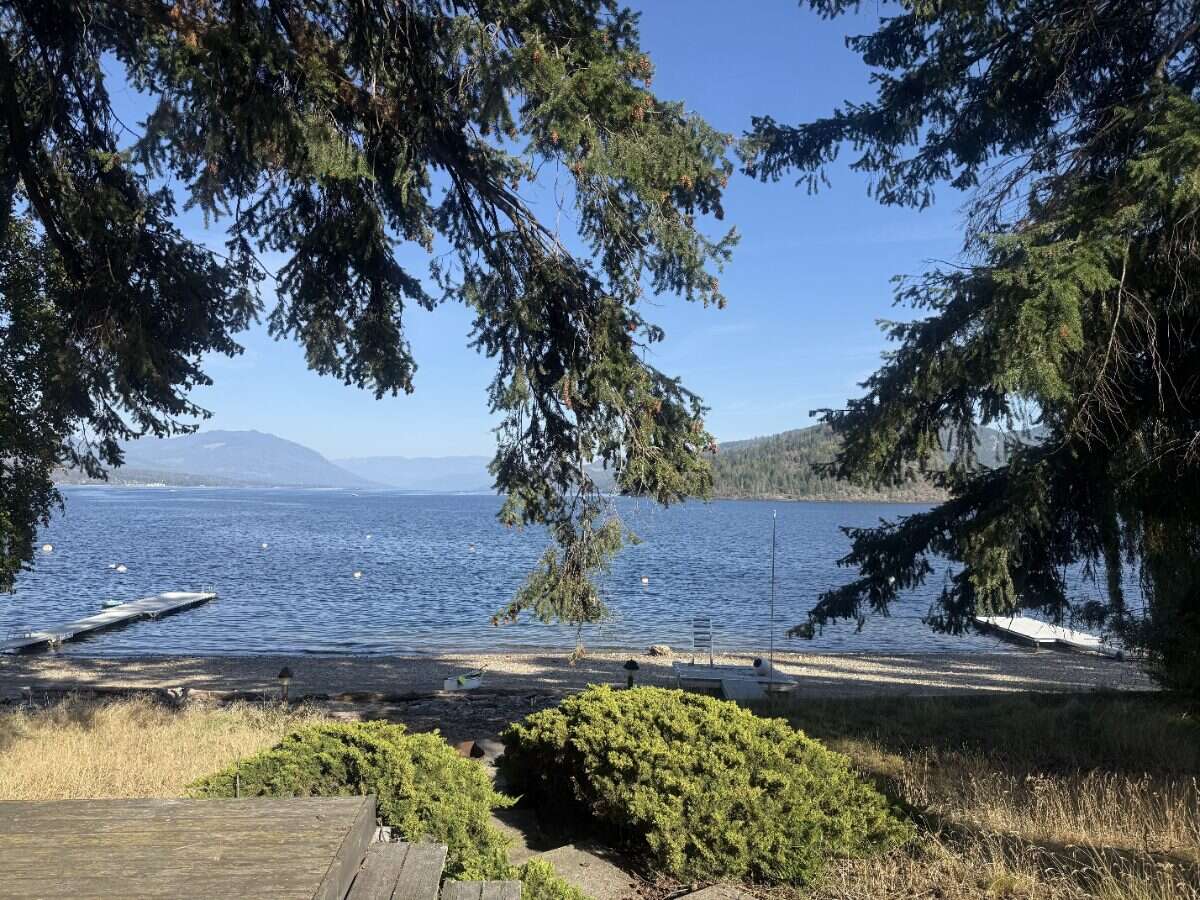 Shuswap Lakefront — 102.45' Sandy Beach Frontage