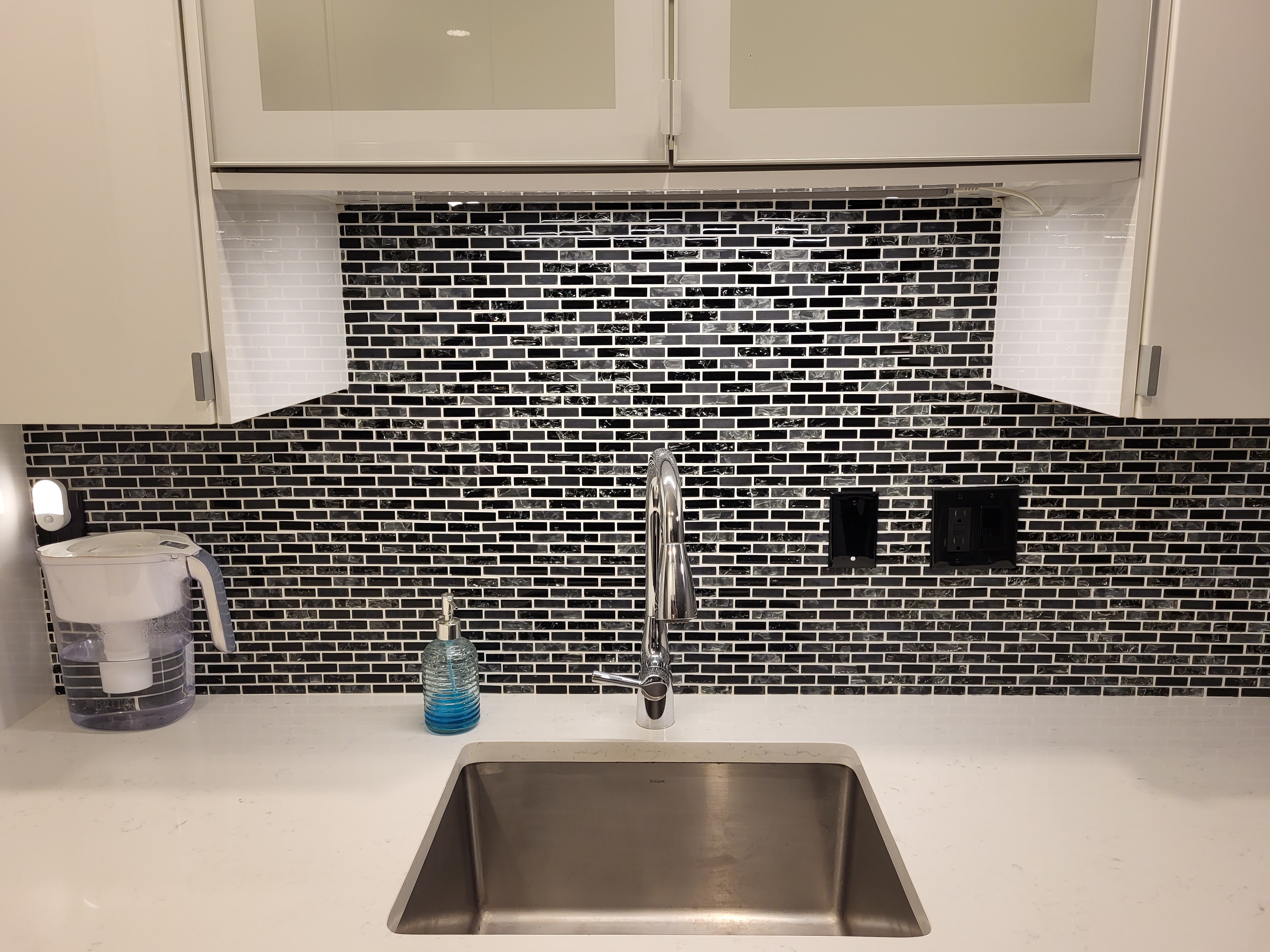 Nicely Renovated Starter Apartment 1 Bed + 1 Bath