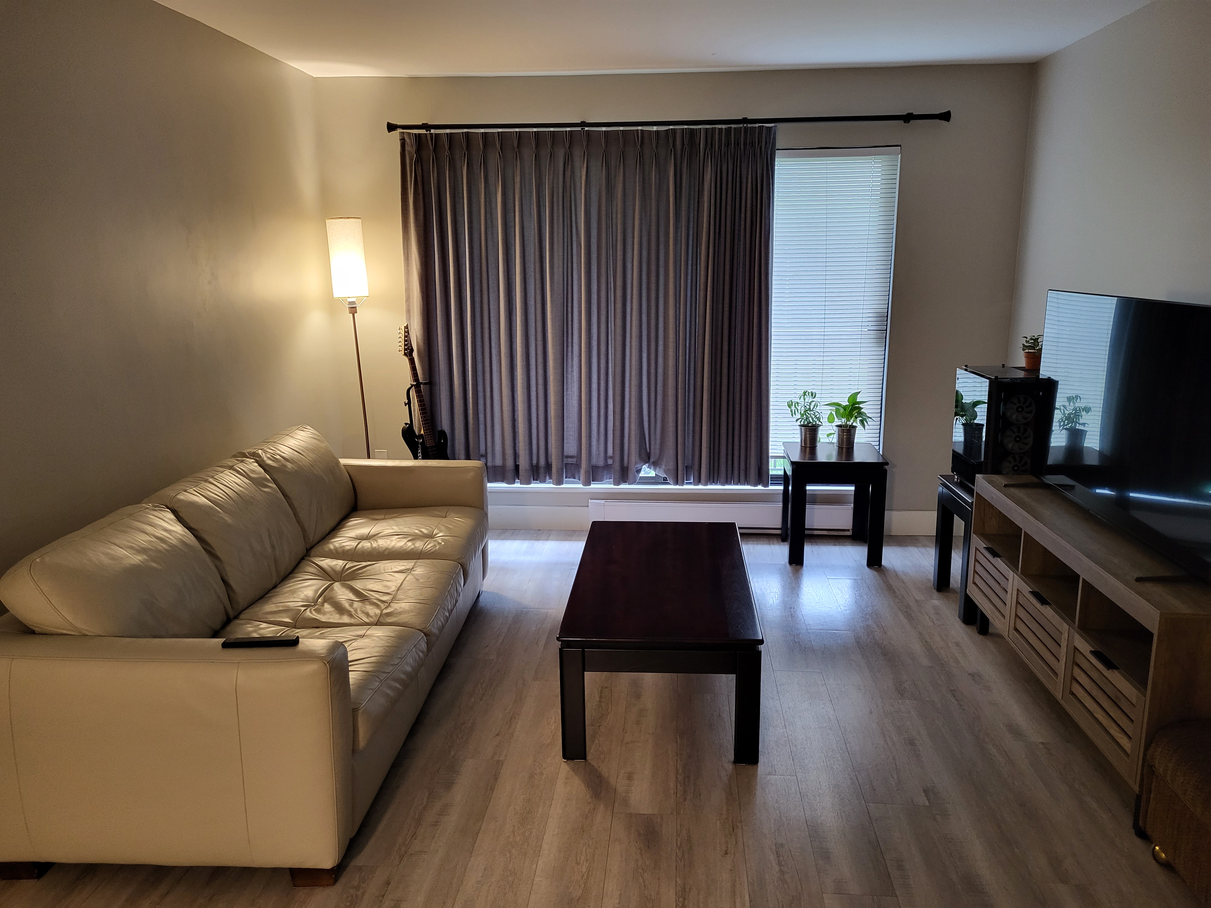 Nicely Renovated Starter Apartment 1 Bed + 1 Bath