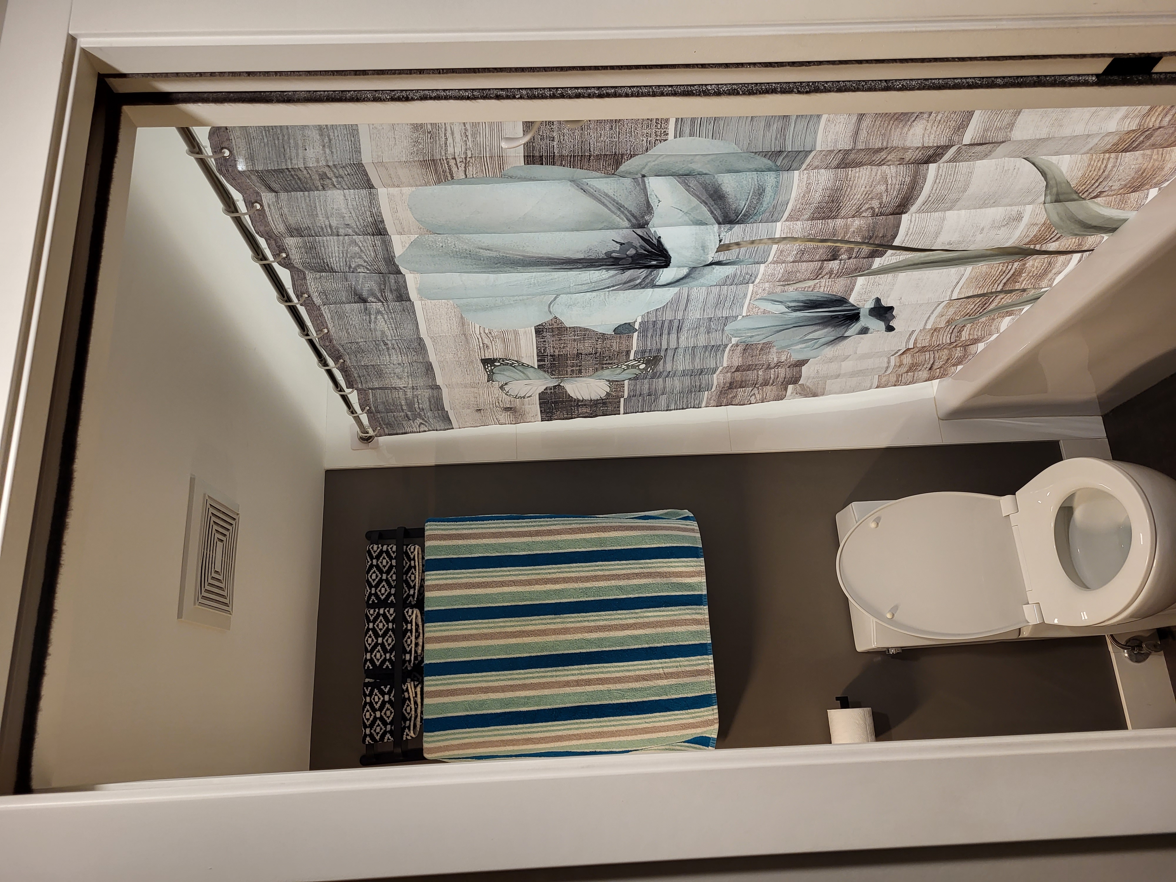 Nicely Renovated Starter Apartment 1 Bed + 1 Bath