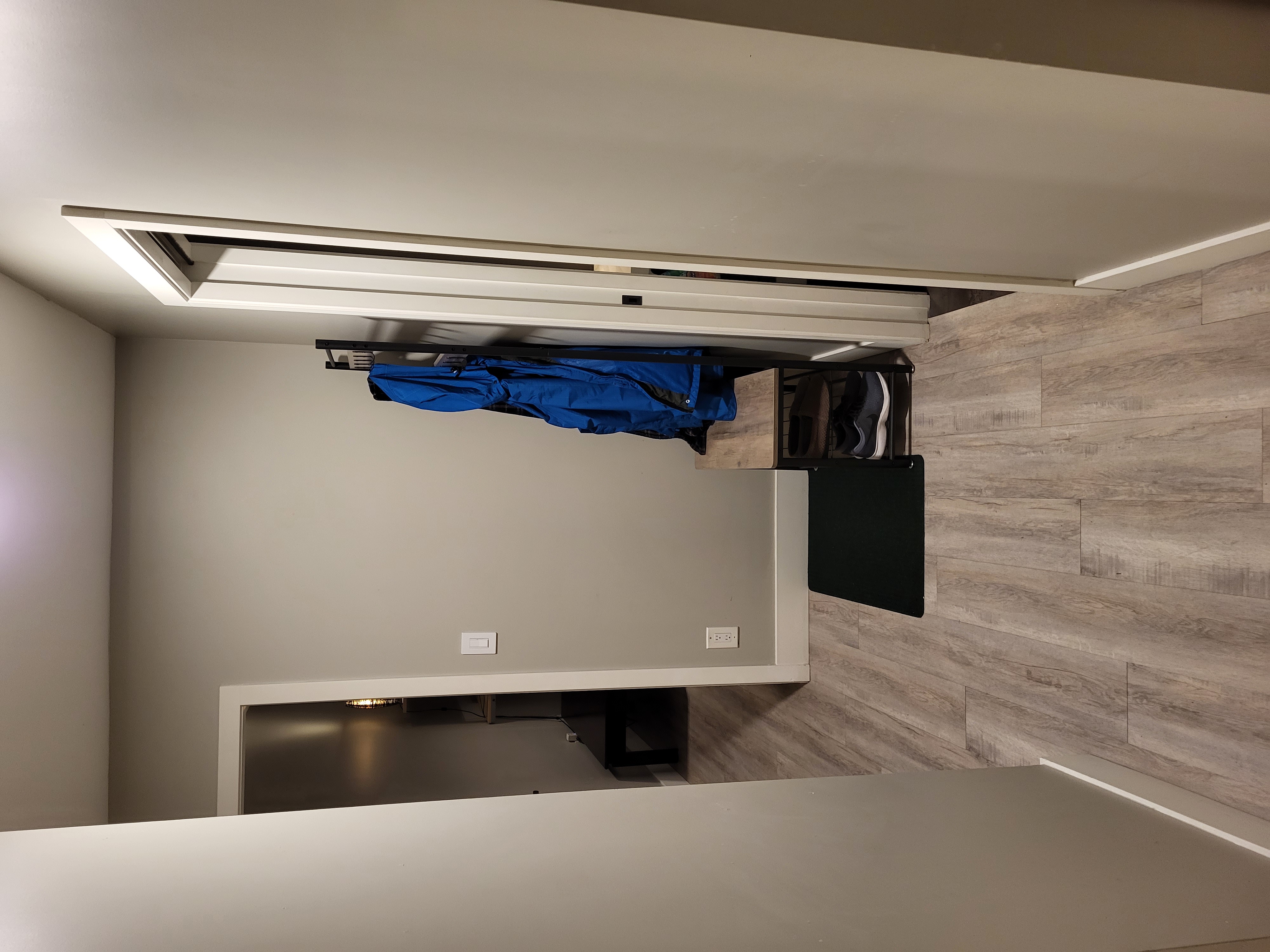 Nicely Renovated Starter Apartment 1 Bed + 1 Bath