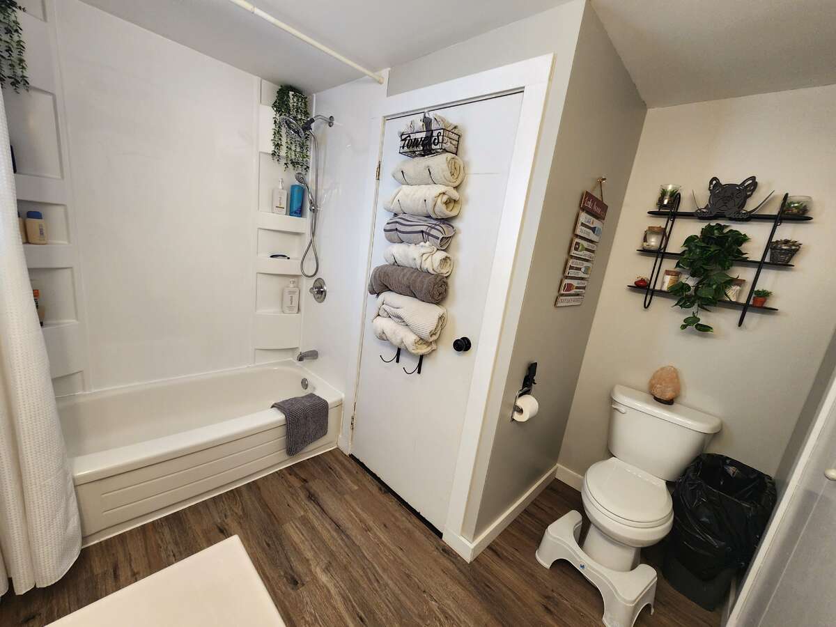 Renovated 4 bed 3 bath home on 100x200 lot w/Shop!