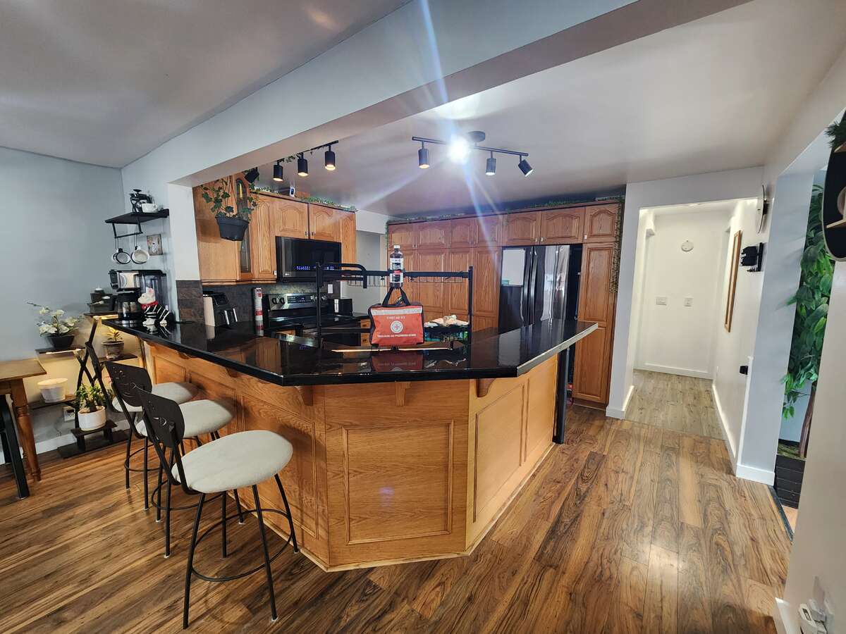 Renovated 4 bed 3 bath home on 100x200 lot w/Shop!