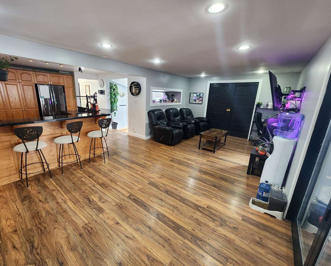 Renovated 4 bed 3 bath home on 100x200 lot w/Shop!