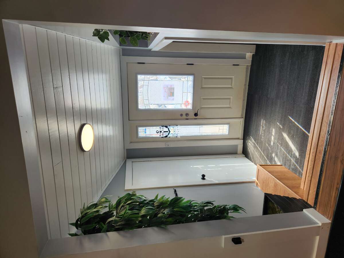 Renovated 4 bed 3 bath home on 100x200 lot w/Shop!