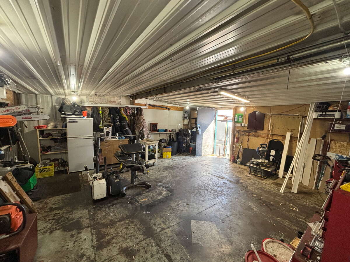 Renovated 4 bed 3 bath home on 100x200 lot w/Shop!