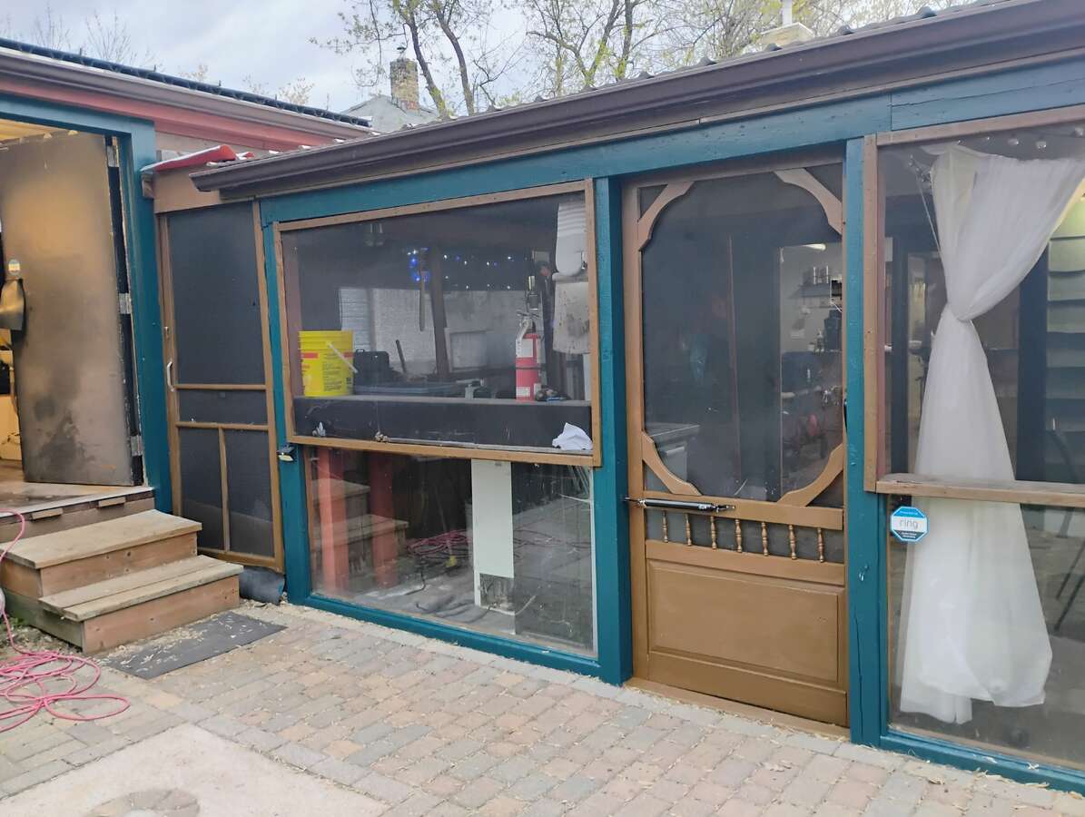 Renovated 4 bed 3 bath home on 100x200 lot w/Shop!