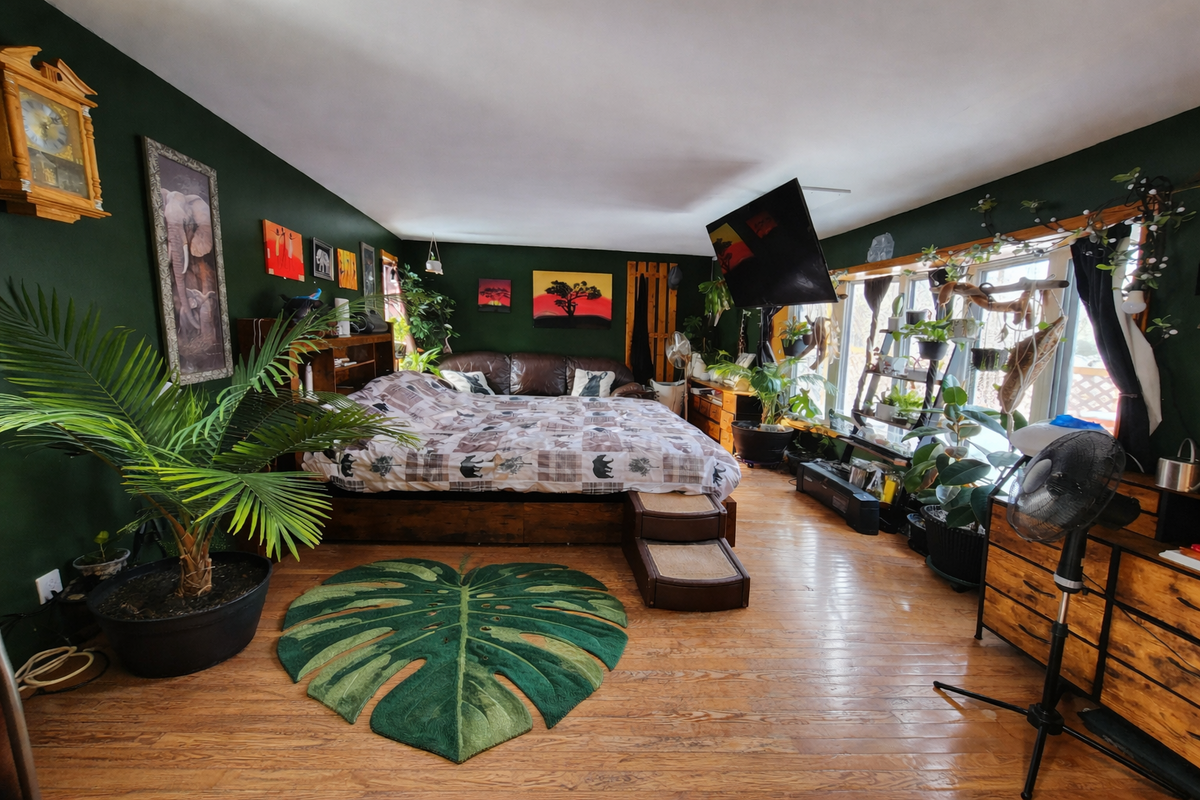 Renovated 4 bed 3 bath home on 100x200 lot w/Shop!