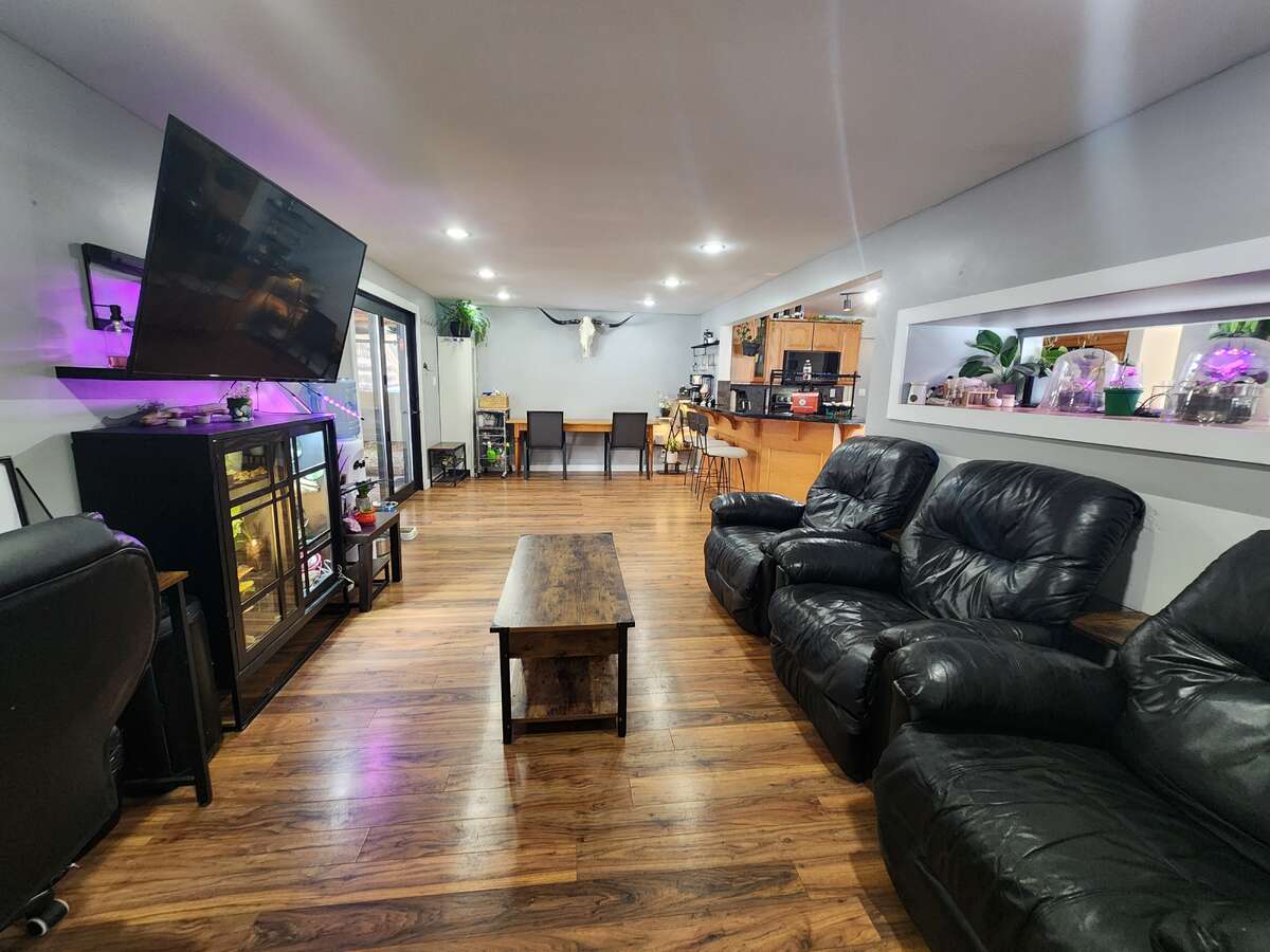 Renovated 4 bed 3 bath home on 100x200 lot w/Shop!