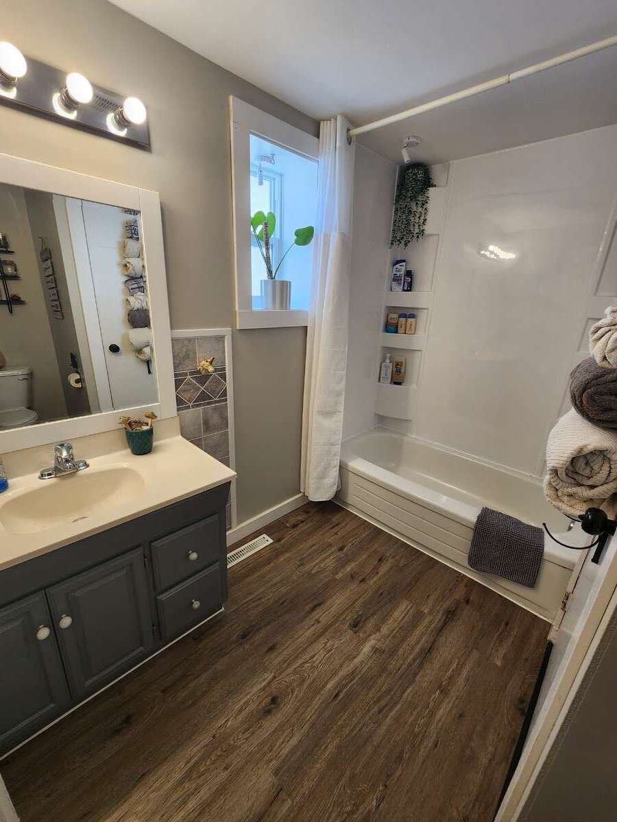 Renovated 4 bed 3 bath home on 100x200 lot w/Shop!