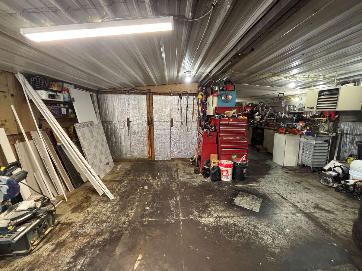 Renovated 4 bed 3 bath home on 100x200 lot w/Shop!