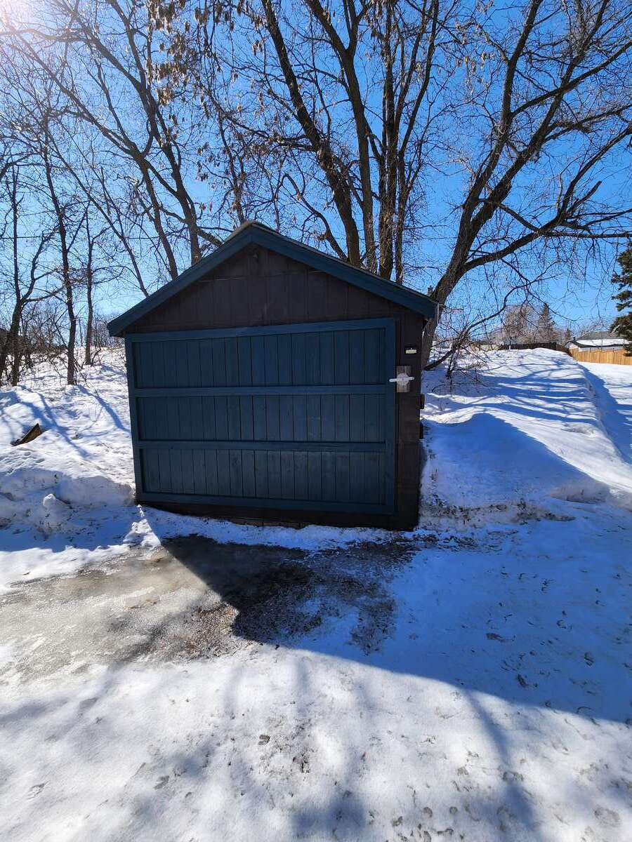 Renovated 4 bed 3 bath home on 100x200 lot w/Shop!