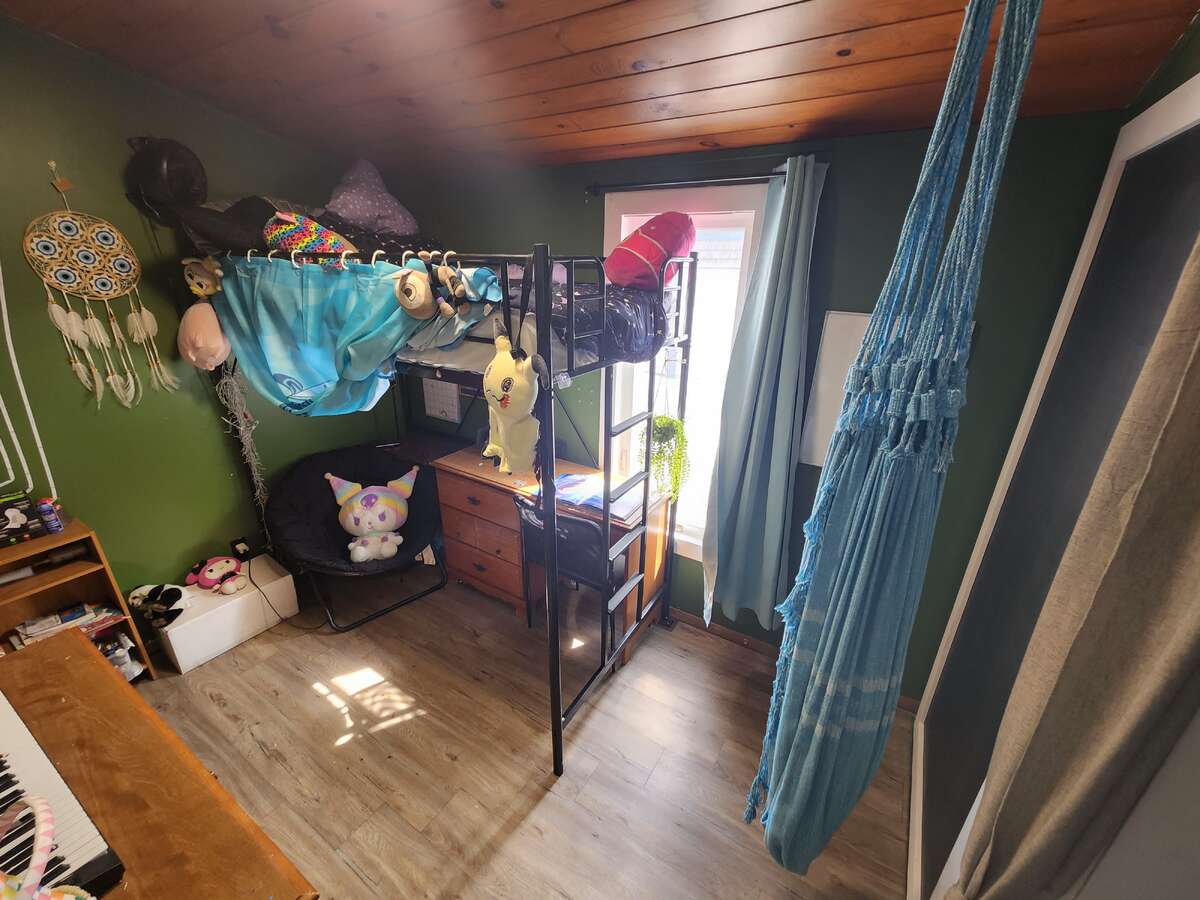 Renovated 4 bed 3 bath home on 100x200 lot w/Shop!