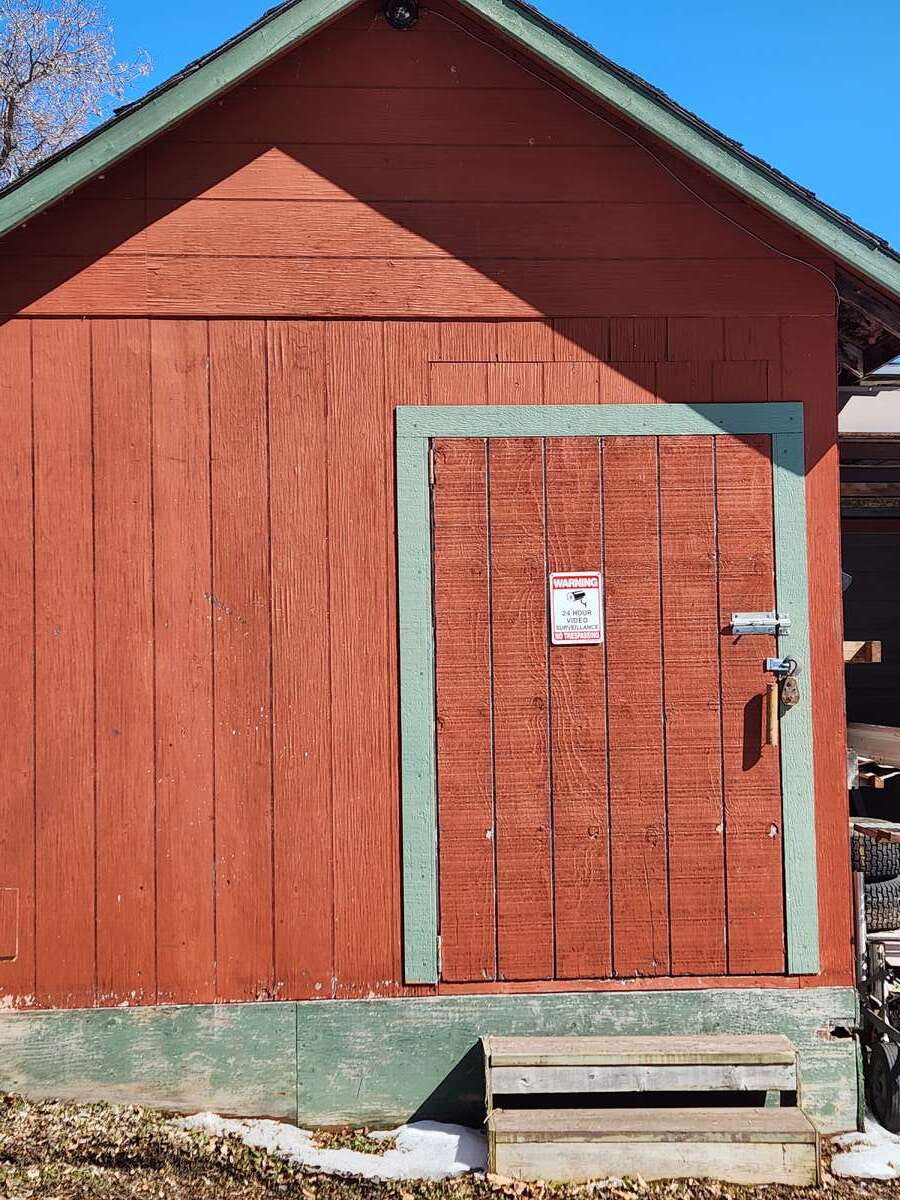 Renovated 4 bed 3 bath home on 100x200 lot w/Shop!