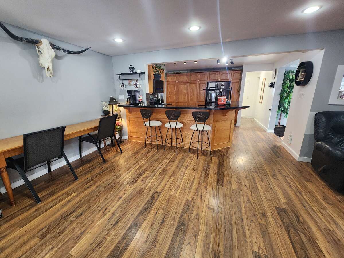 Renovated 4 bed 3 bath home on 100x200 lot w/Shop!