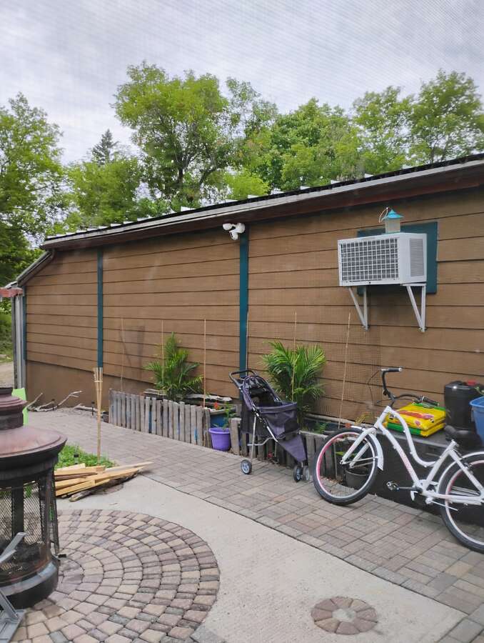 Renovated 4 bed 3 bath home on 100x200 lot w/Shop!