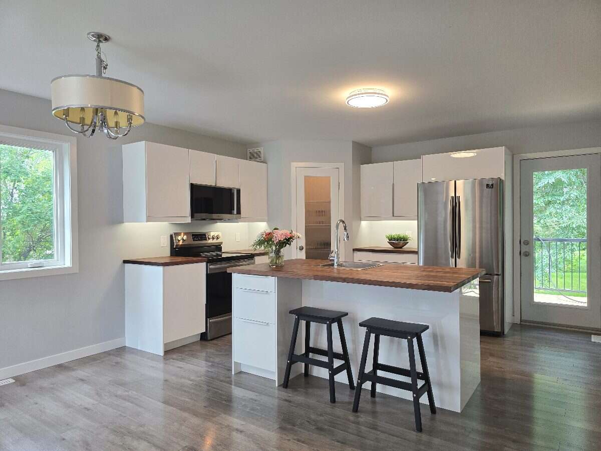Move-in Ready Modern Bi-level