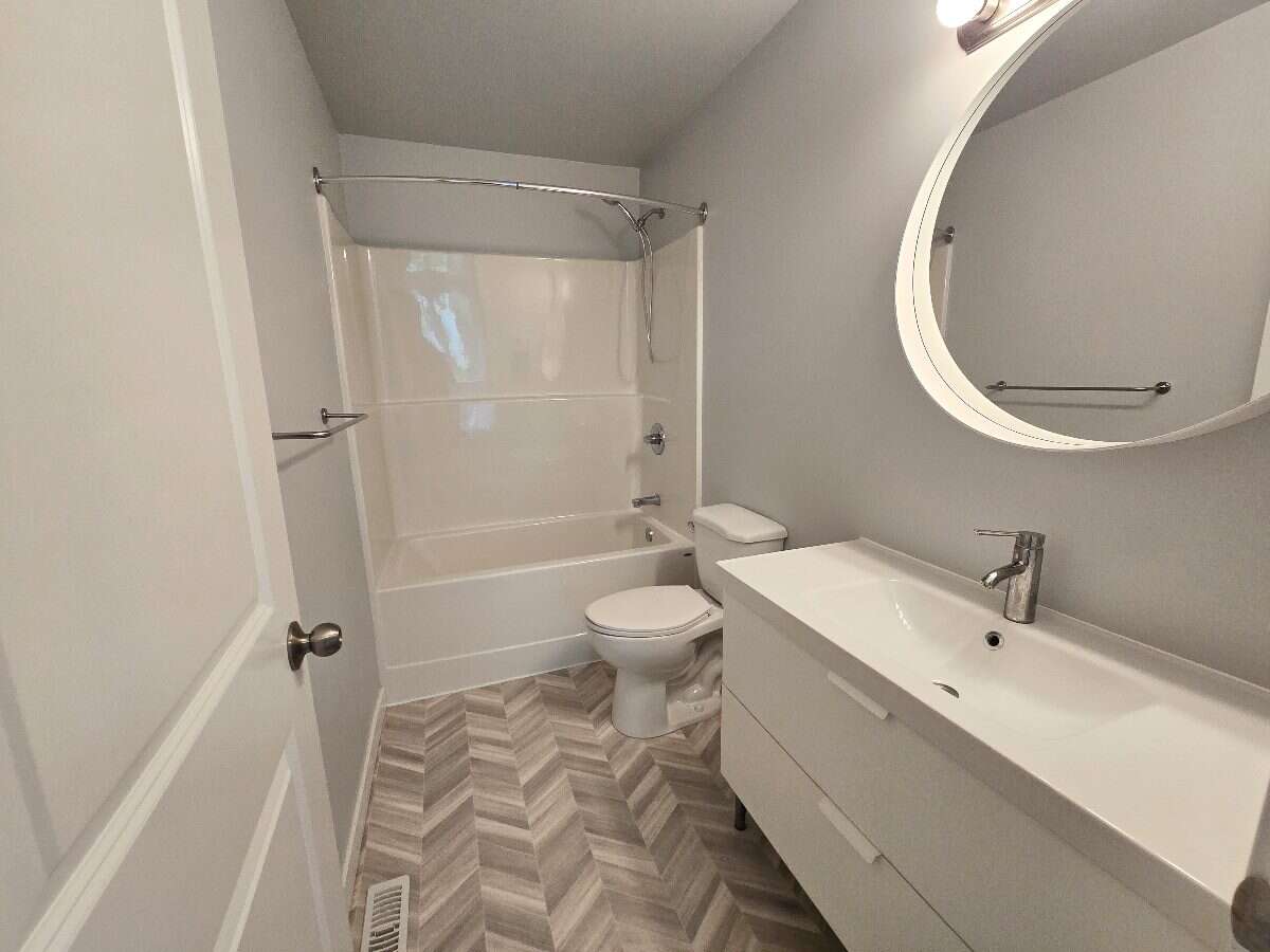 Move-in Ready Modern Bi-level