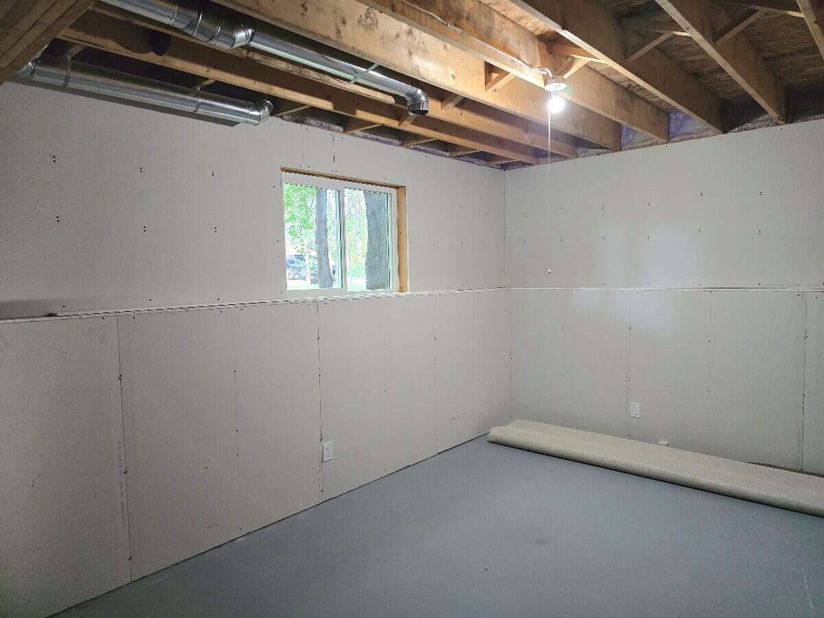 Move-in Ready Modern Bi-level