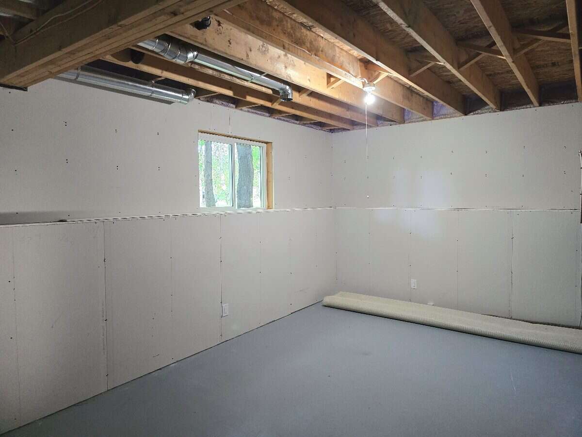 Move-in Ready Modern Bi-level