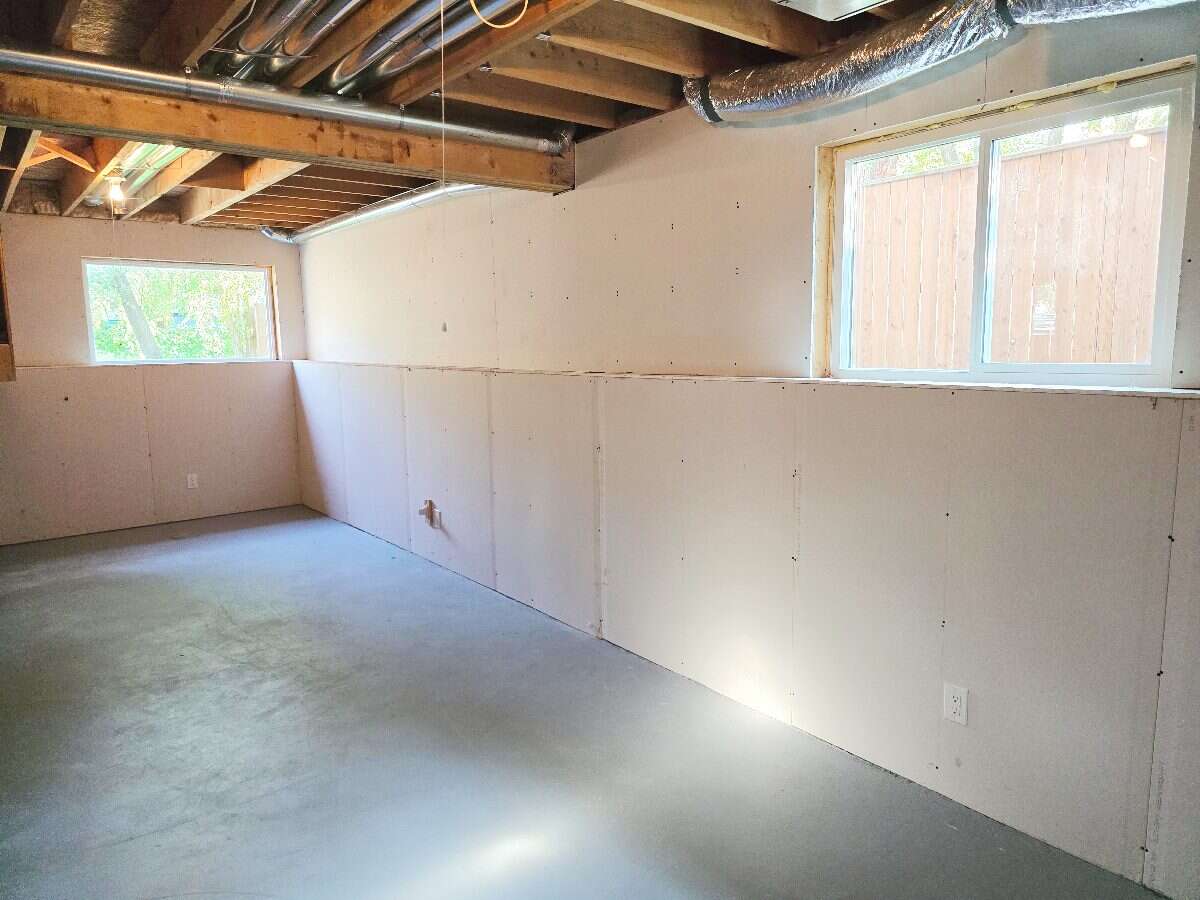 Move-in Ready Modern Bi-level