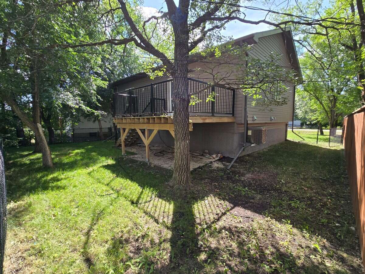 Move-in Ready Modern Bi-level