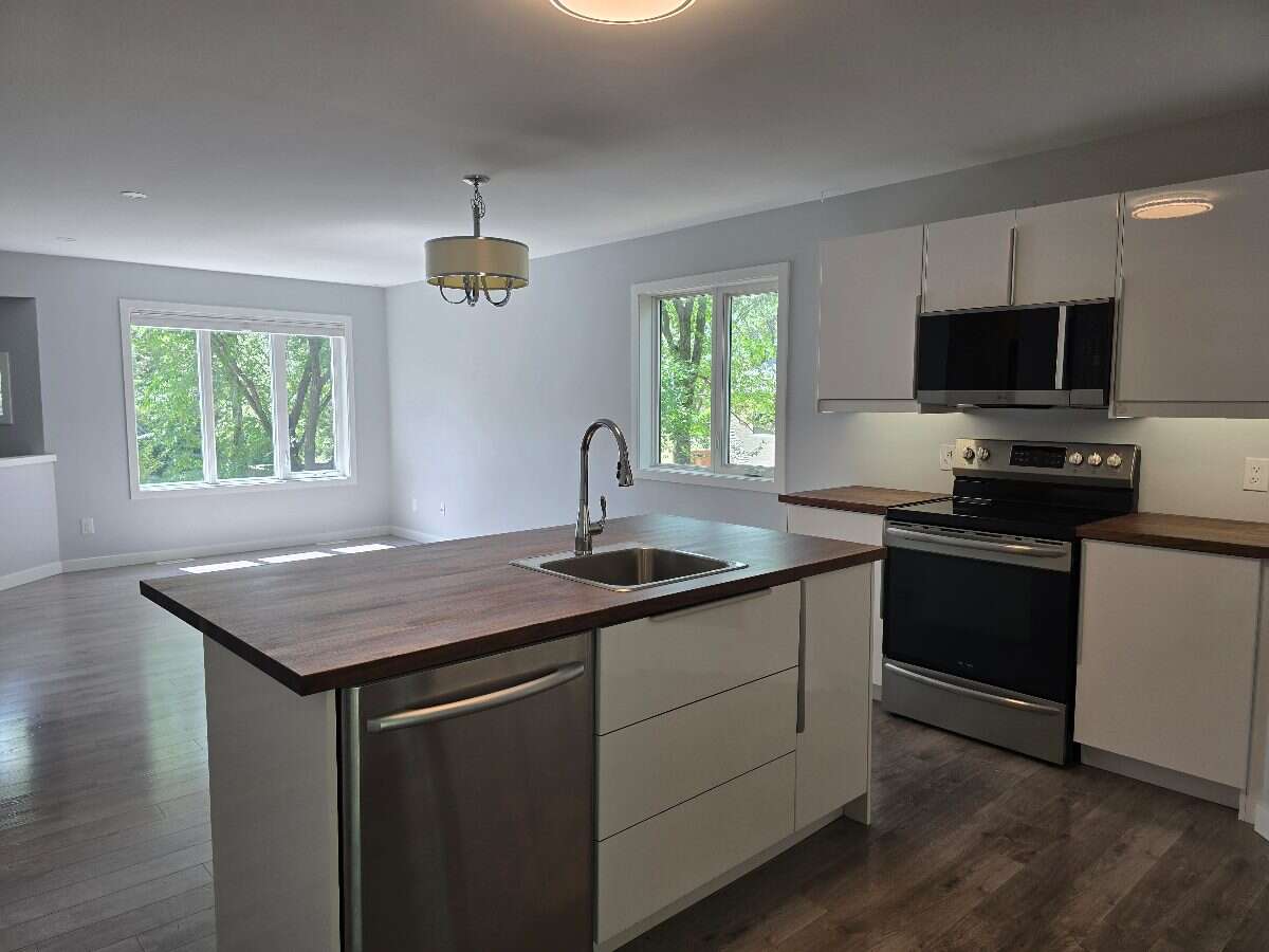 Move-in Ready Modern Bi-level