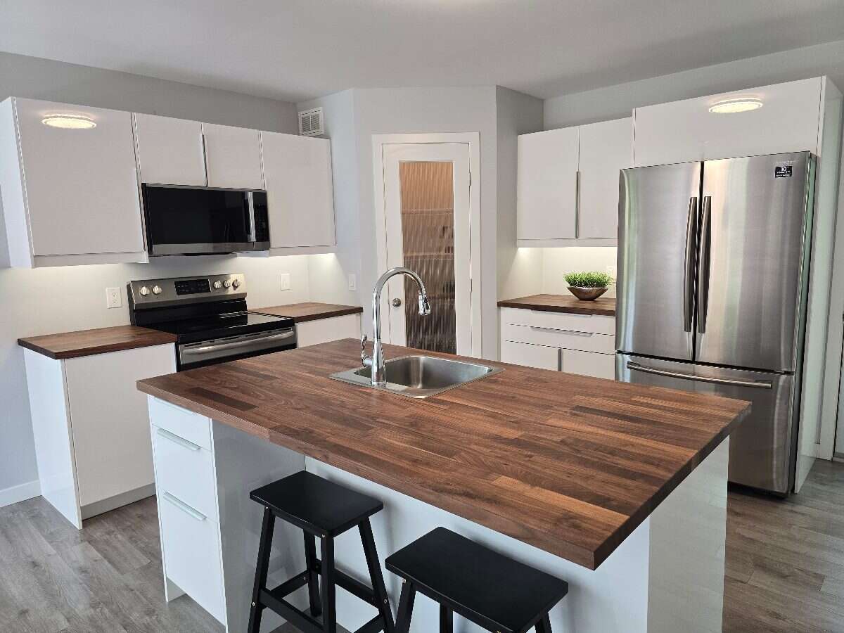Move-in Ready Modern Bi-level