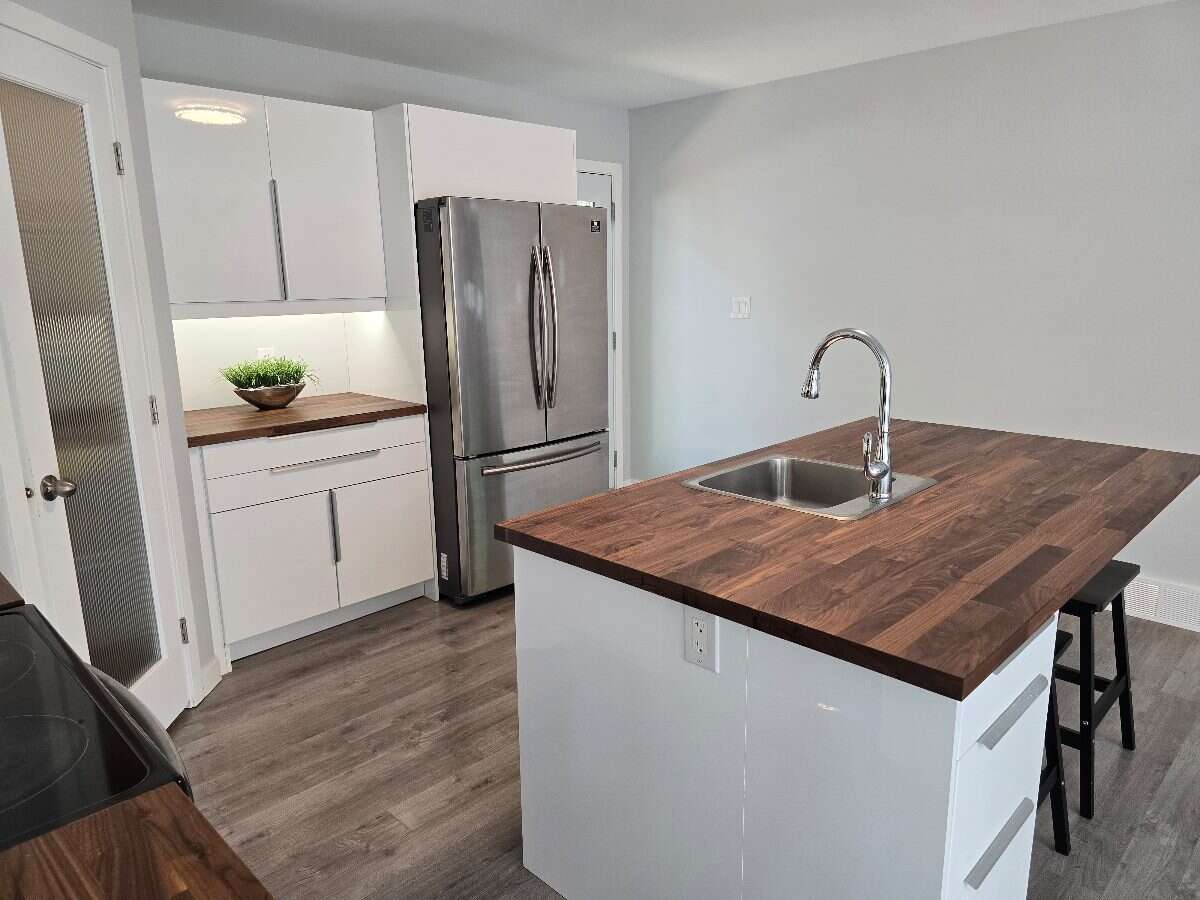 Move-in Ready Modern Bi-level
