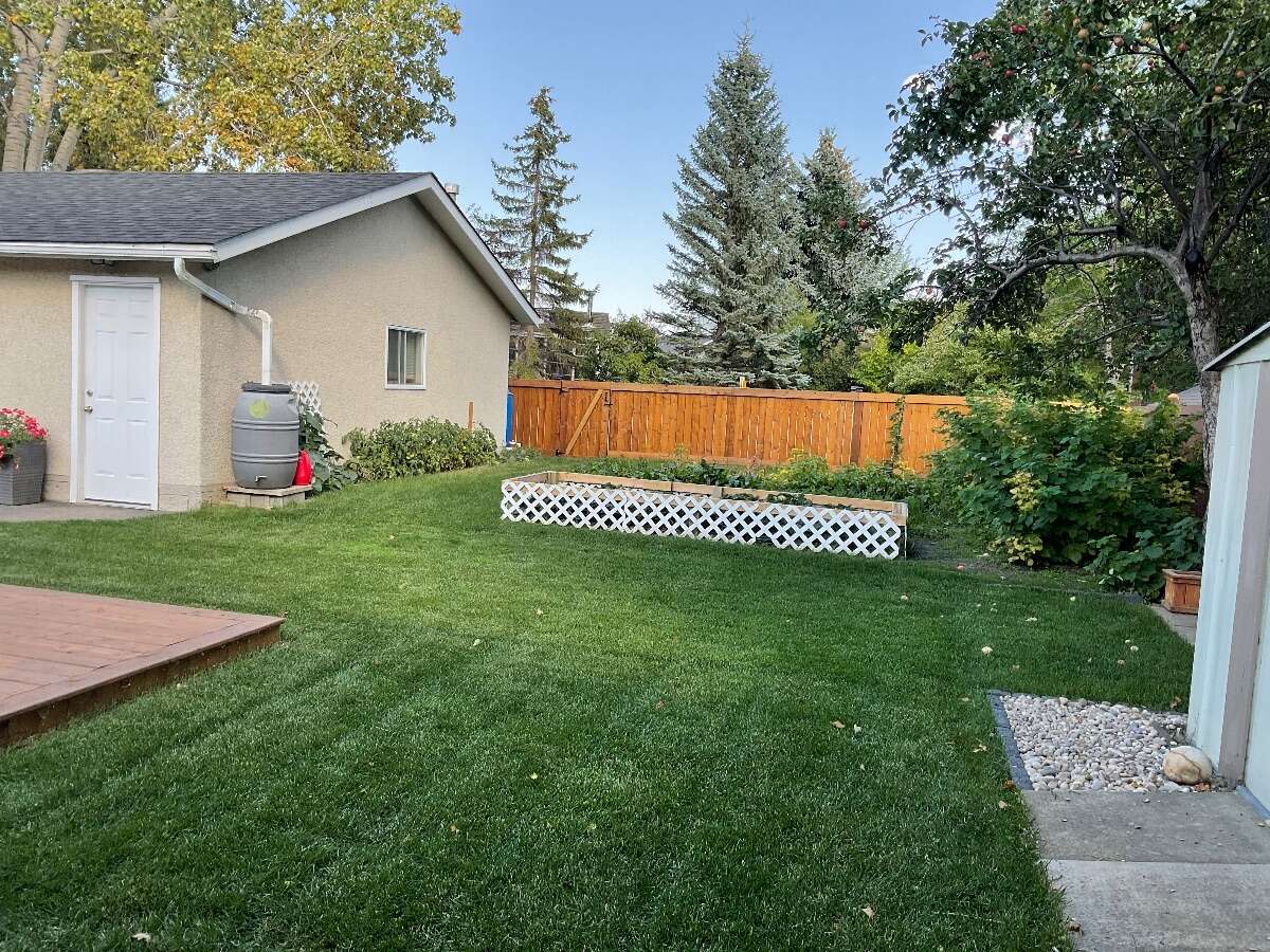 Sherwood Park Bungalow backing onto Walking Path