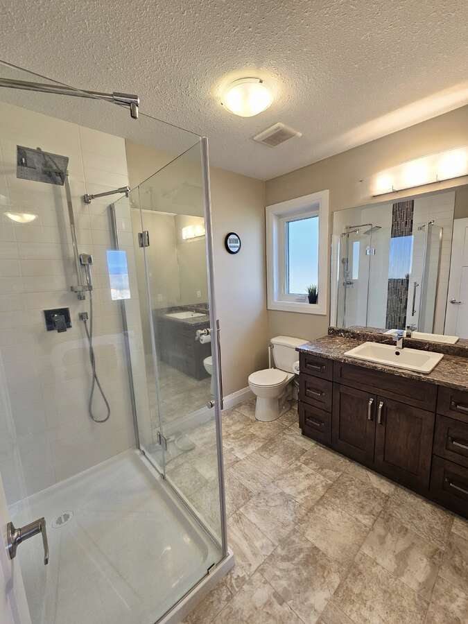 10 acre 6 bed home 16 minutes to Grande Prairie