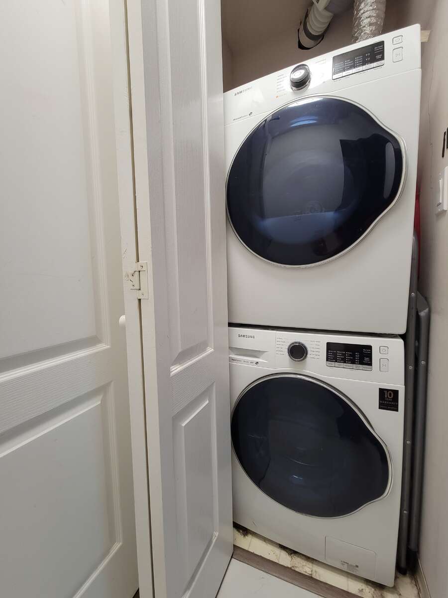 NEWLY RENOVATED 2BED 2 BATH  MOVE-IN READY!