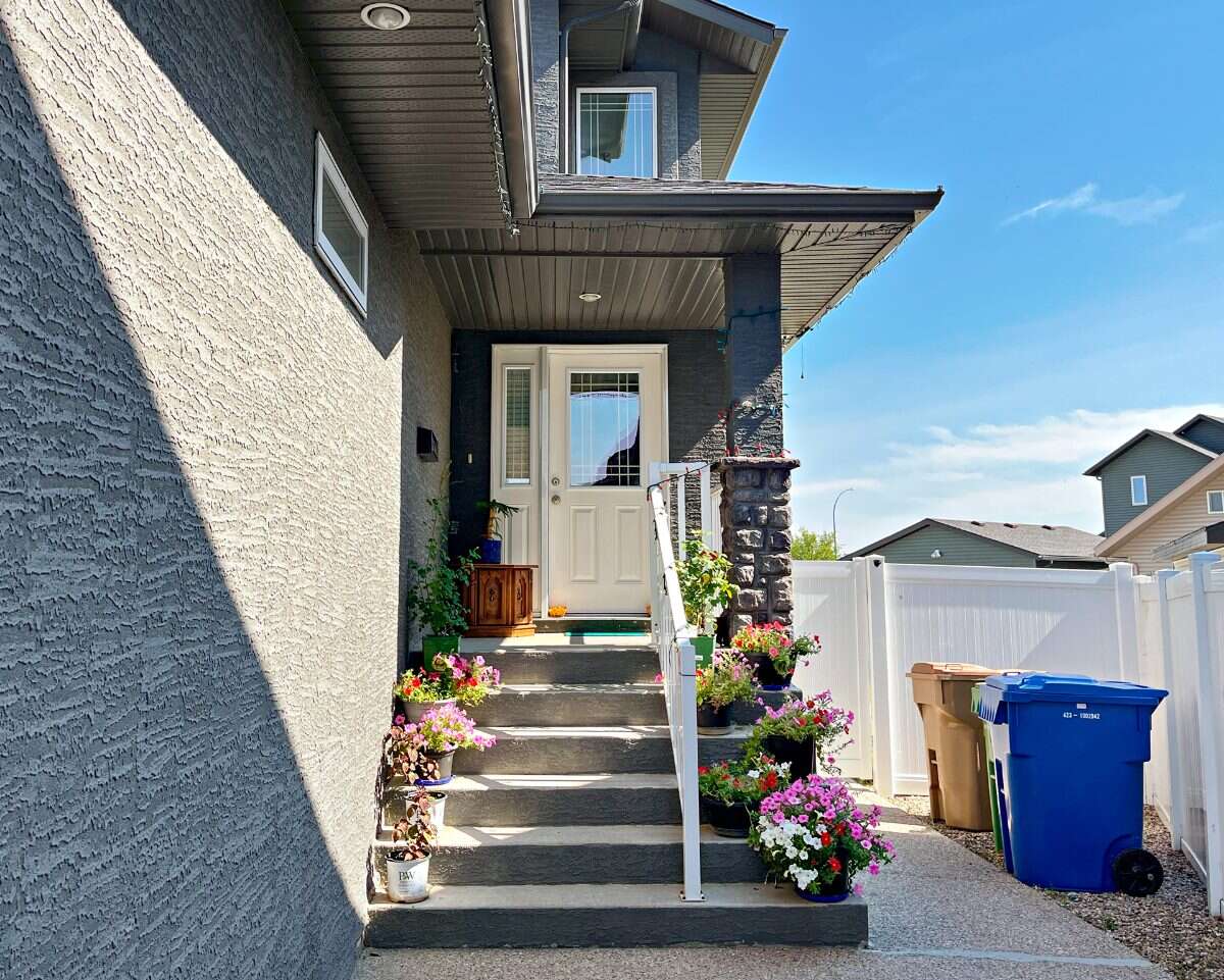 5-Bed Home, Suite, Garage & Green-Space Views