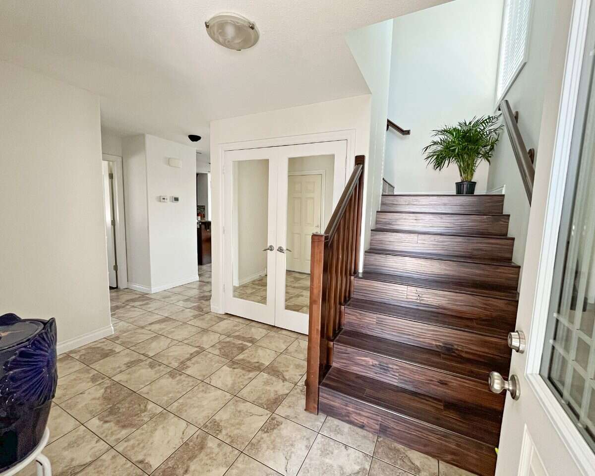 5-Bed Home, Suite, Garage & Green-Space Views