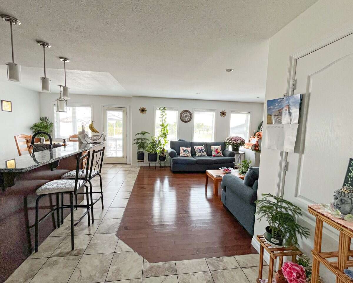 5-Bed Home, Suite, Garage & Green-Space Views