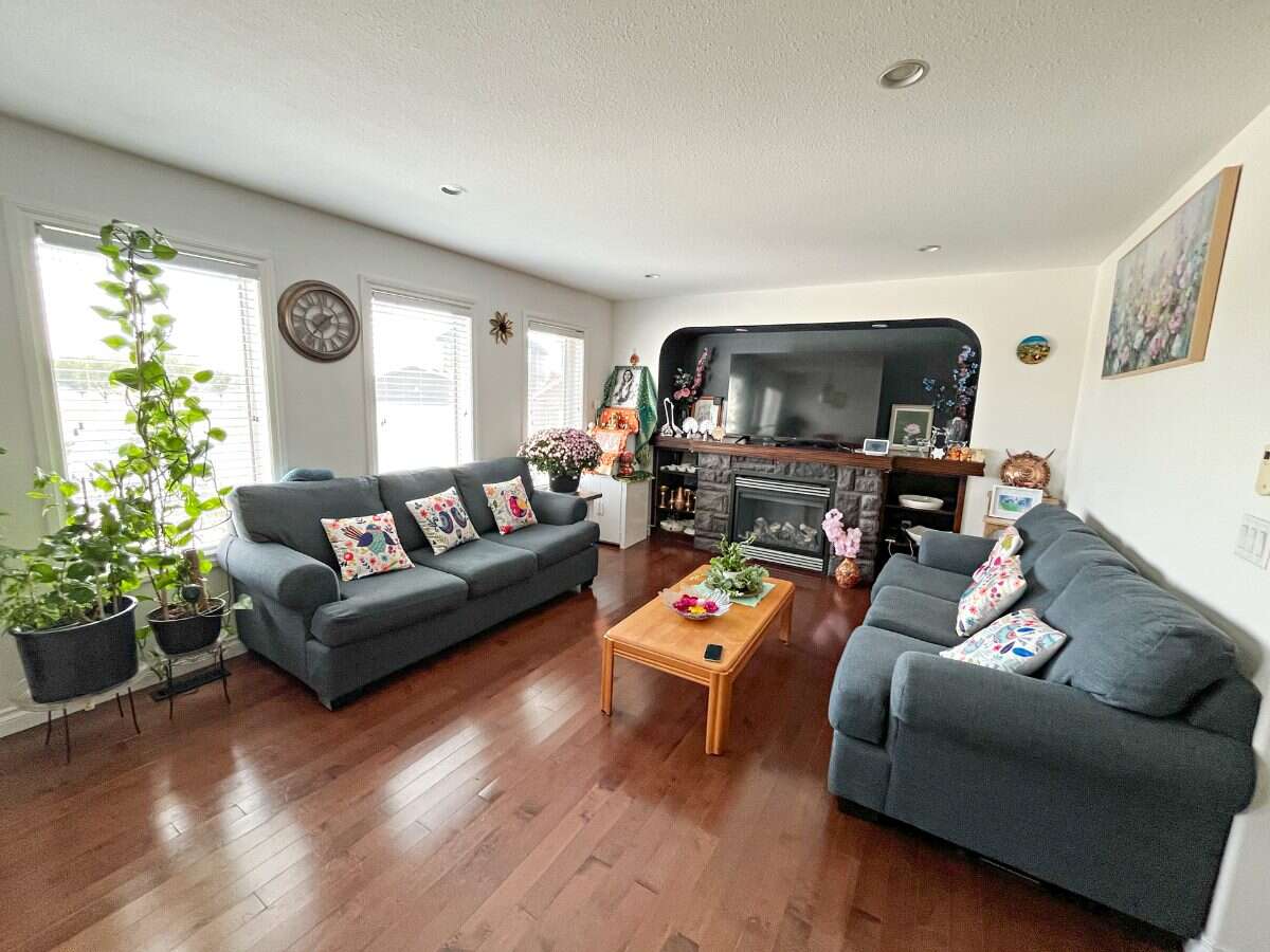 5-Bed Home, Suite, Garage & Green-Space Views